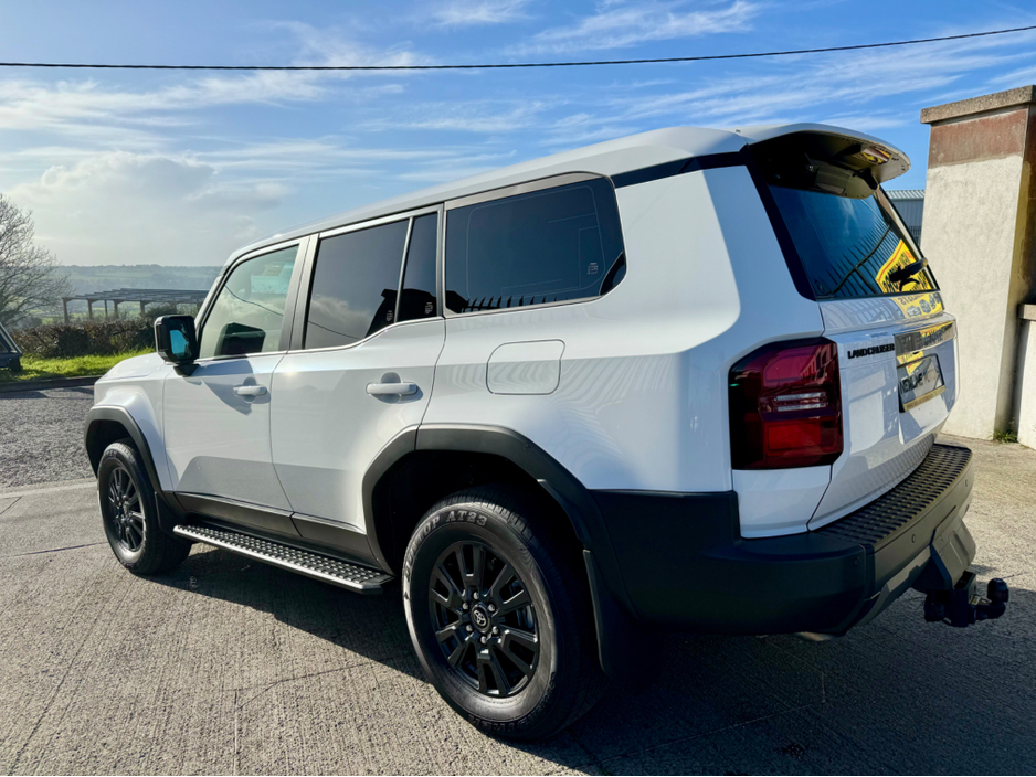 2025 Toyota Landcruiser - image 11