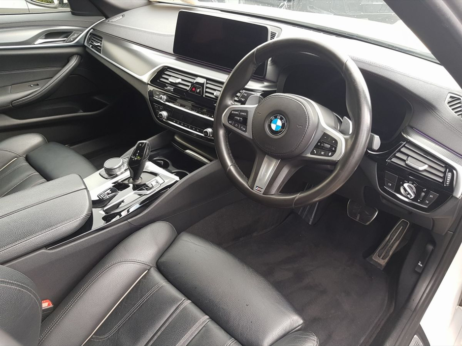 2021 BMW 5 Series - image 6