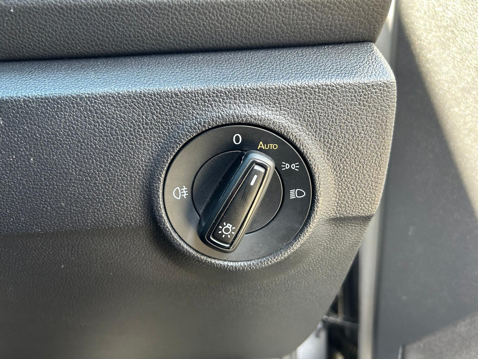 2023 Volkswagen T-Roc - image 19