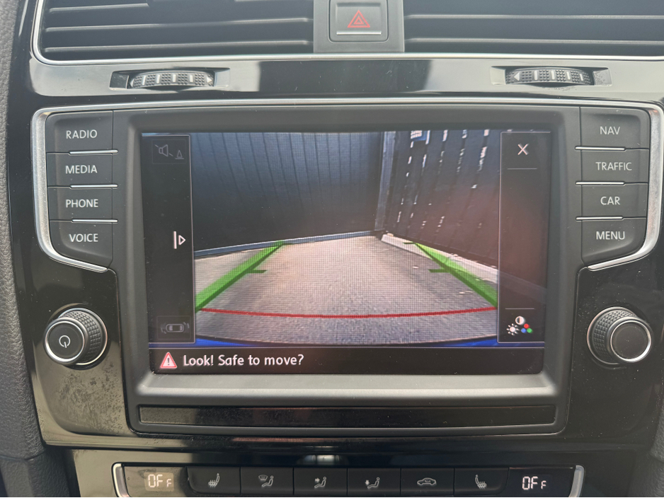 2015 Volkswagen Golf - image 14