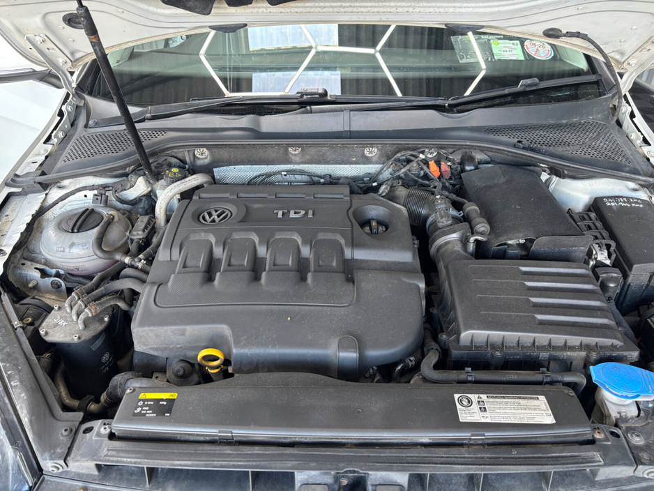 2013 Volkswagen Golf - image 7