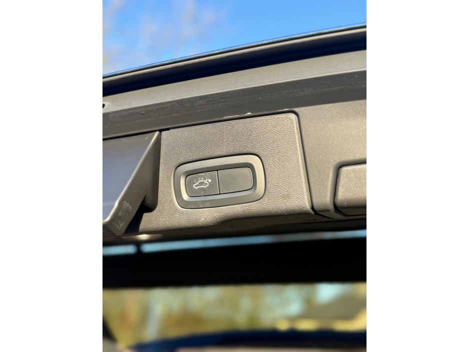 2021 Volvo XC60 - image 25