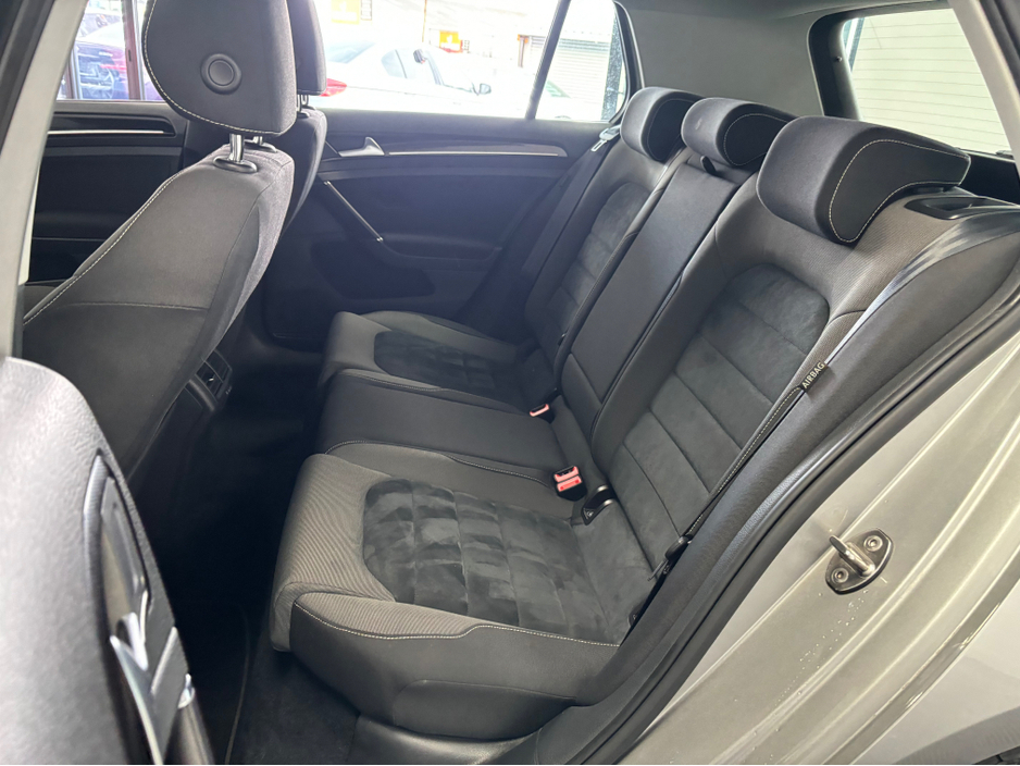 2013 Volkswagen Golf - image 14