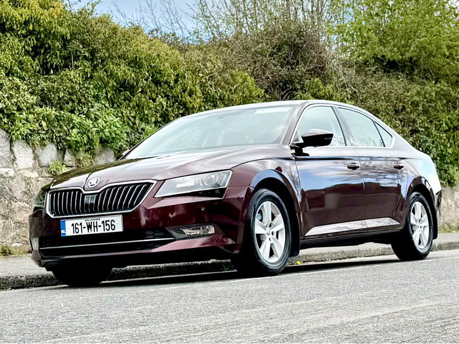 2016 Skoda Superb - image 2