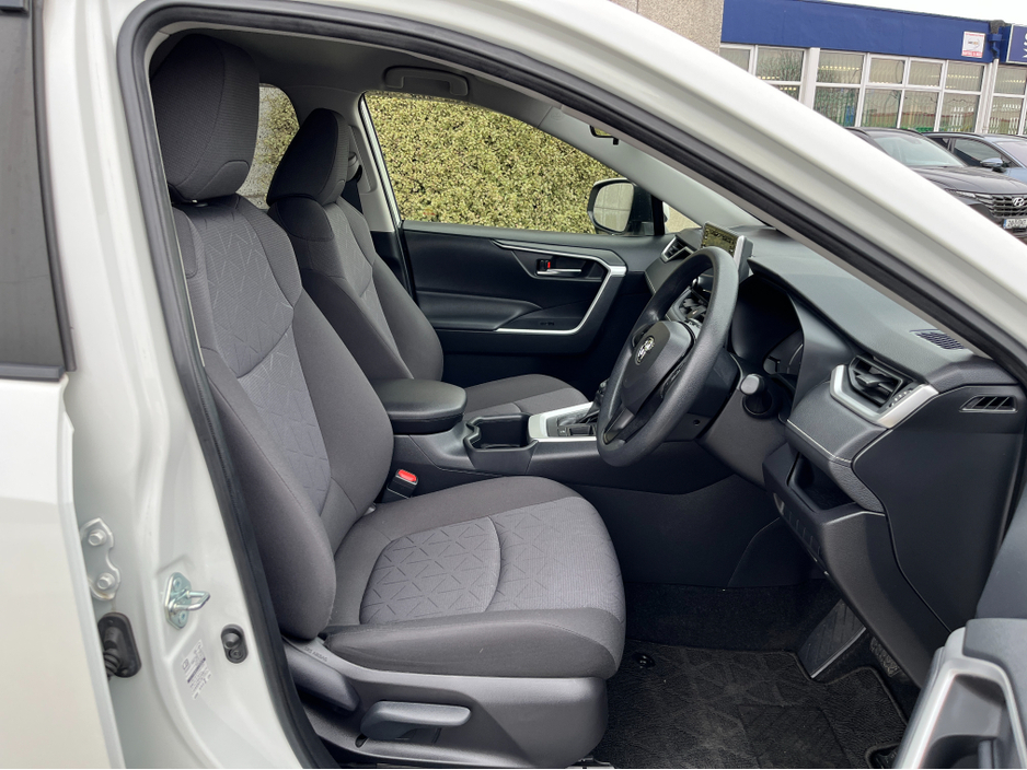 2022 Toyota Rav4 - image 10