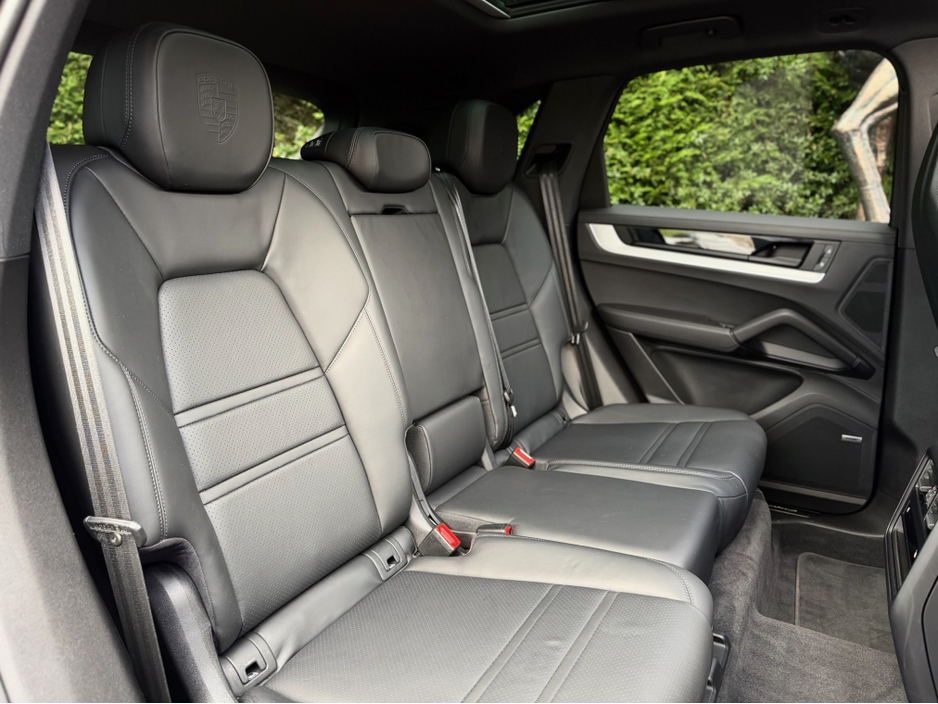 2024 Porsche Cayenne E-HYBRID 5DR AUTO €102,950