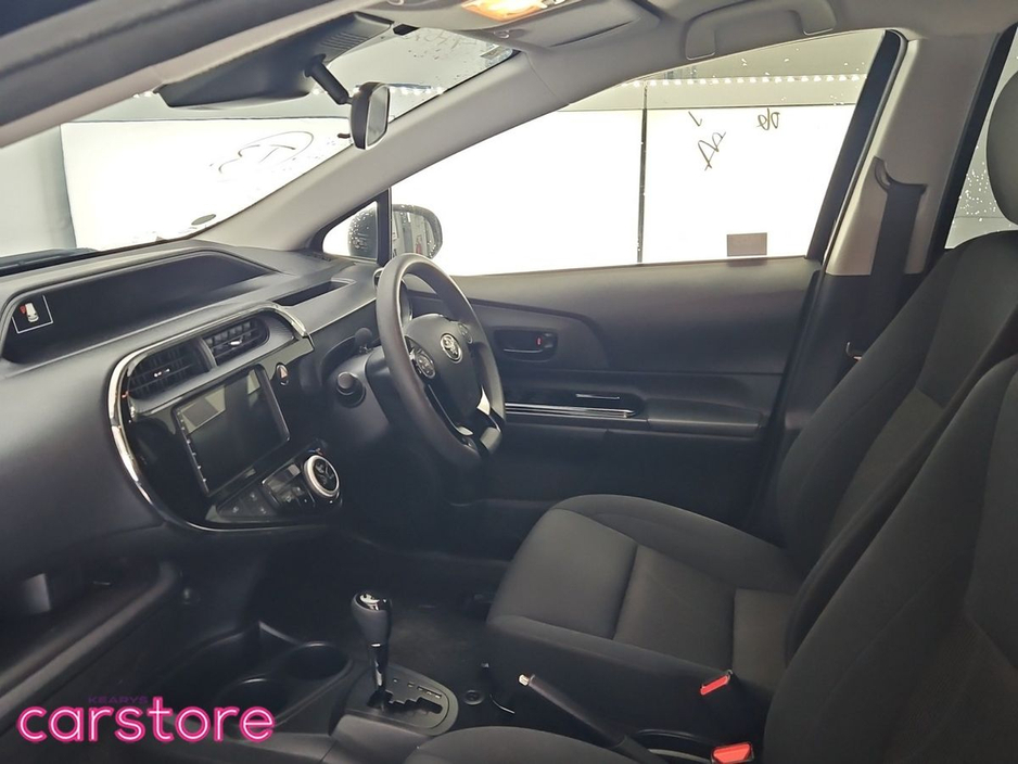 2019 Toyota Aqua - image 11