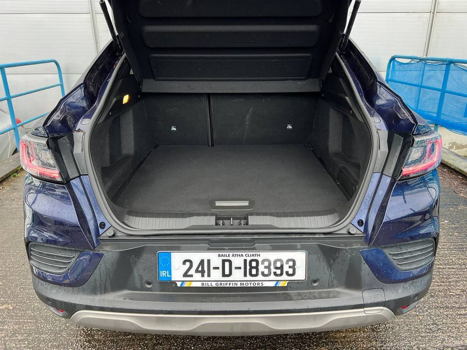 2024 Renault Arkana TECHNO E-TECH 1.6 HYBRID // VERY LOW MILEAGE // REVERSE CAMERA // AMBIENT LIGHTING €23,900