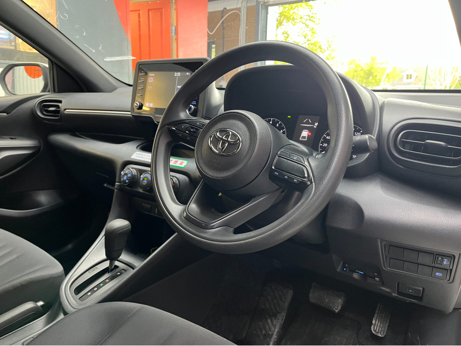 2020 Toyota Yaris - image 8