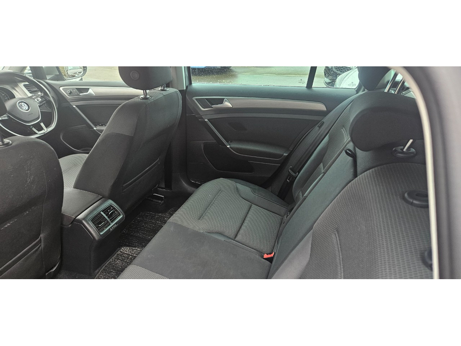 2017 Volkswagen Golf - image 29