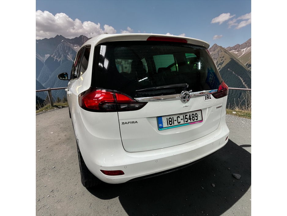 2018 Vauxhall Zafira - image 13