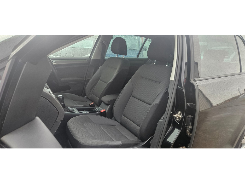 2017 Volkswagen Golf - image 25