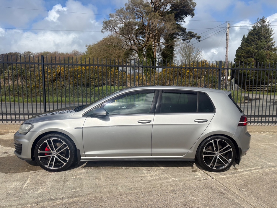 2014 Volkswagen Golf - image 12