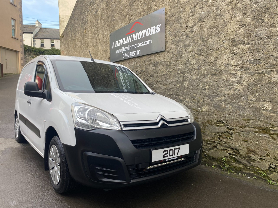 2017 Citroen Berlingo - image 2
