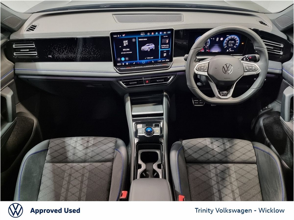 2025 Volkswagen Tiguan - image 2