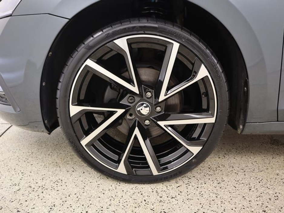 2022 Skoda Octavia - image 20