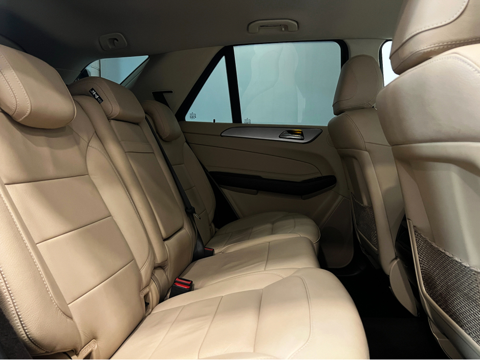 2017 Mercedes-Benz GL Class - image 23