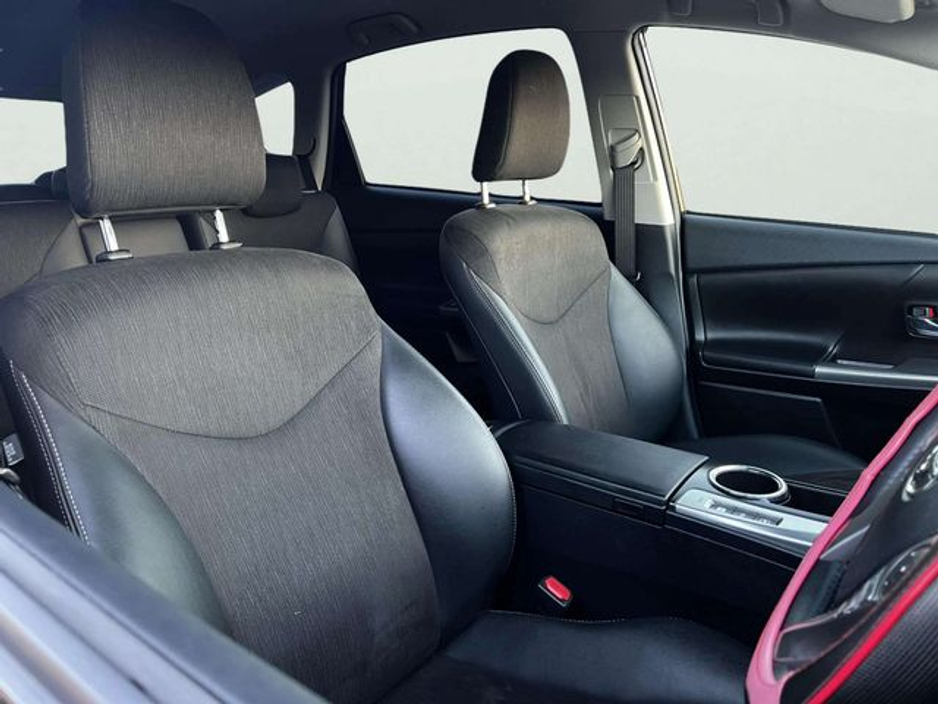 2017 Toyota Prius - image 31