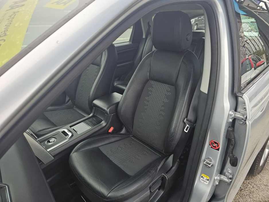 2018 Land Rover Discovery Sport - image 12