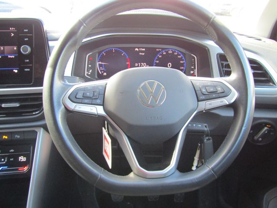 2022 Volkswagen T-Roc - image 9