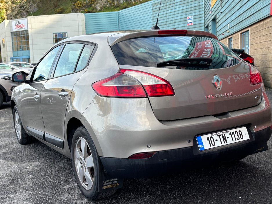 2010 Renault Megane - image 12