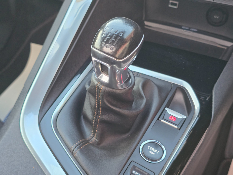 2018 Peugeot 5008 - image 22