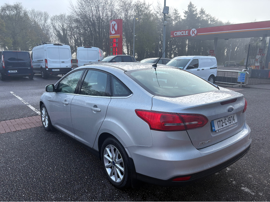 2017 Ford Focus - image 6