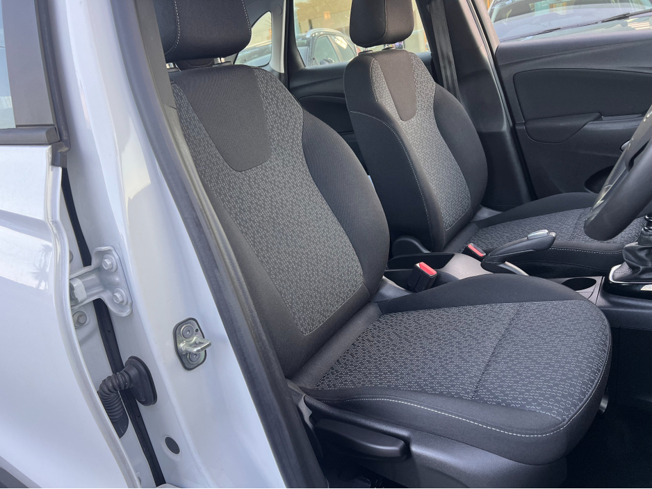 2024 Opel Crossland X **Only 14,000 Kms** Best Value As New 2024 Opel Crossland Diesel Apple Car Play Rear View Camera www.bolands.ie Est.1955 €21,950