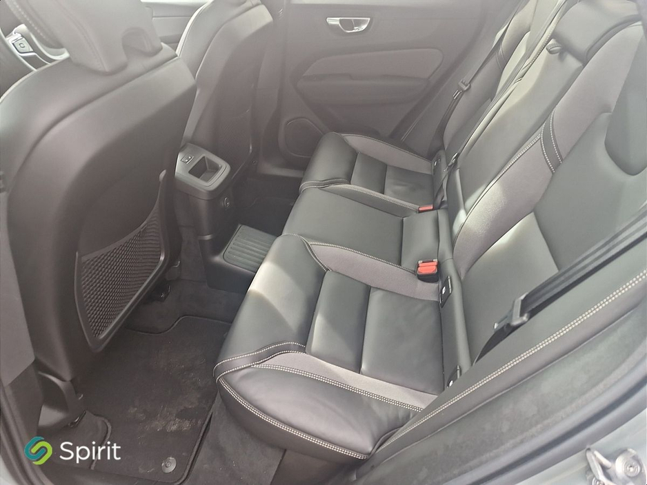 2025 Volvo XC60 - image 5