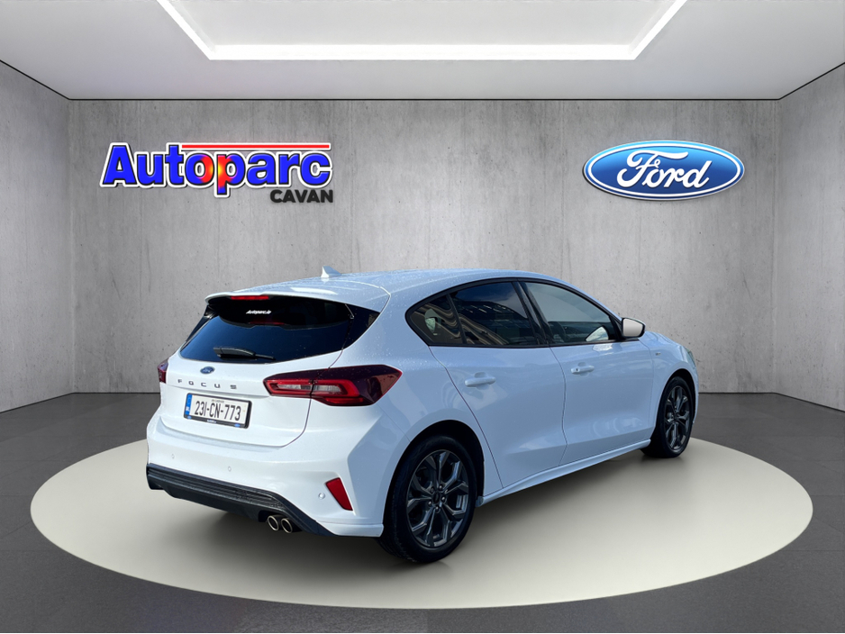 2023 Ford Focus - image 7