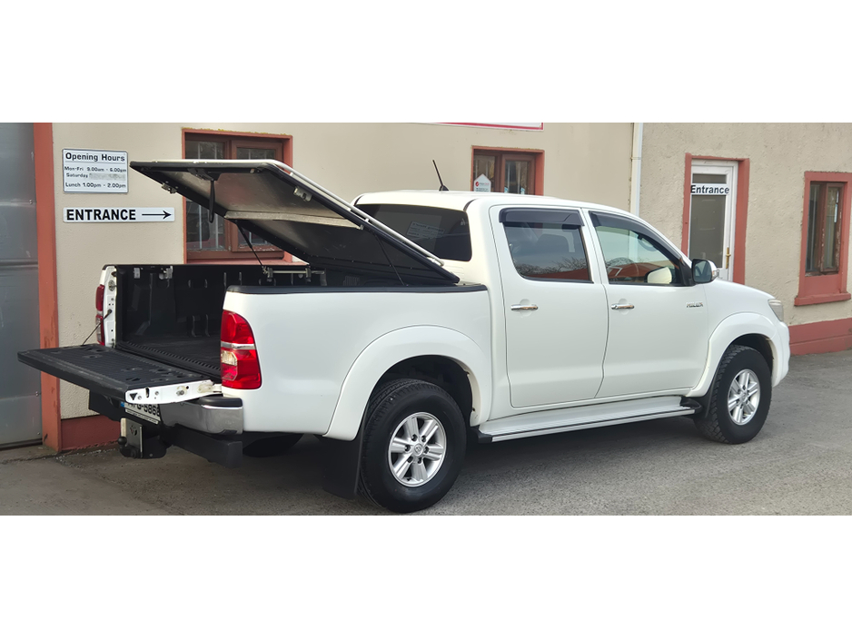 2014 Toyota Hilux - image 5