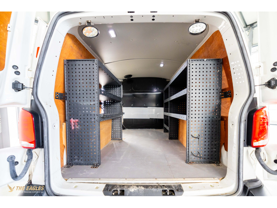 2021 Volkswagen Transporter - image 12