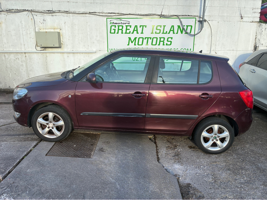 2011 Skoda Fabia - image 5