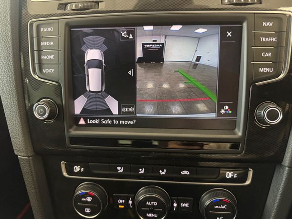 2017 Volkswagen Golf - image 14