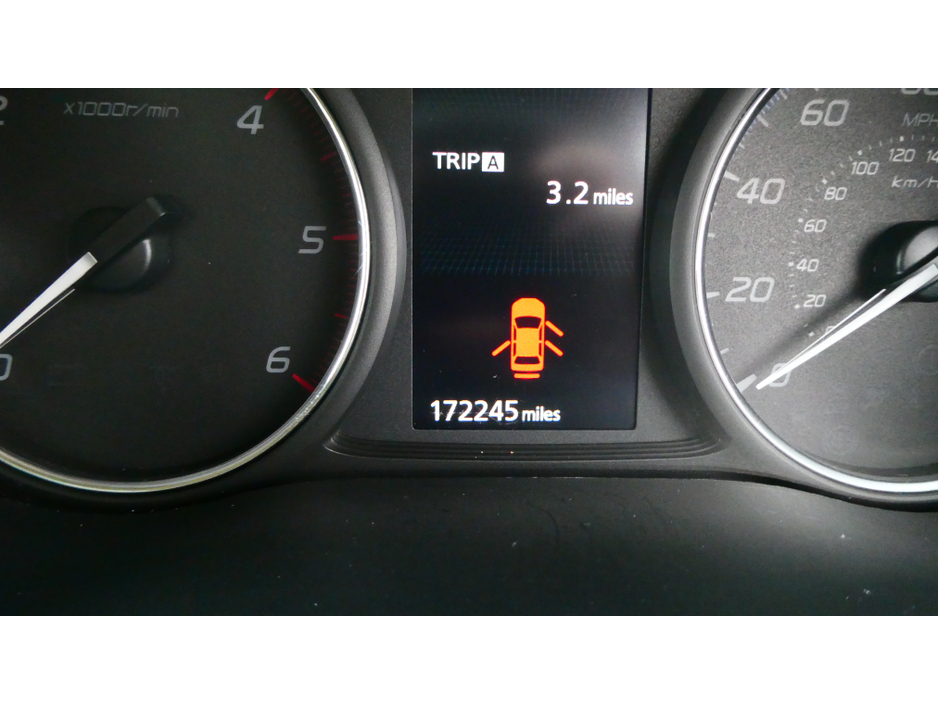 2015 Mitsubishi Outlander - image 4