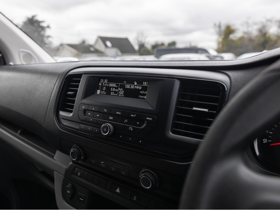 2017 Citroen Dispatch - image 13