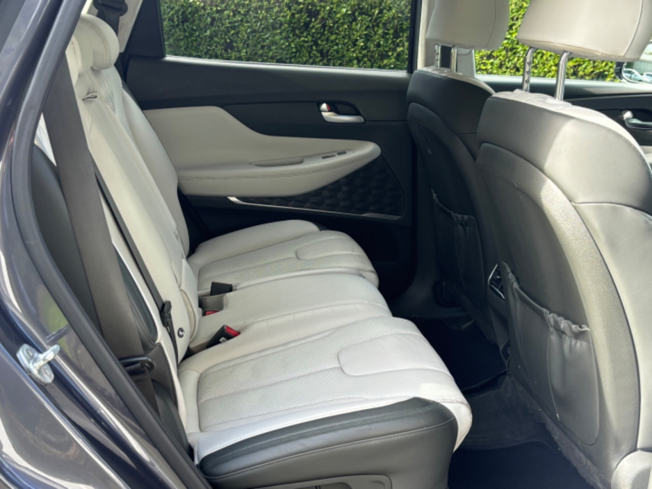 2022 Hyundai Santa Fe - image 9