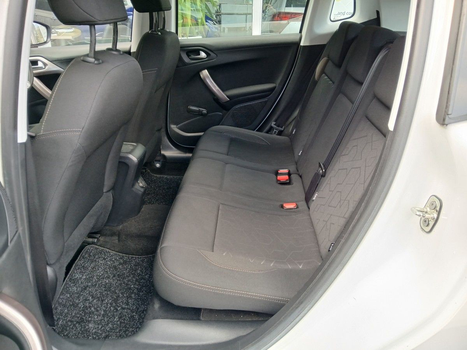 2014 Peugeot 2008 - image 13