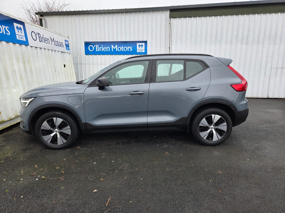 2022 Volvo XC40 - image 9