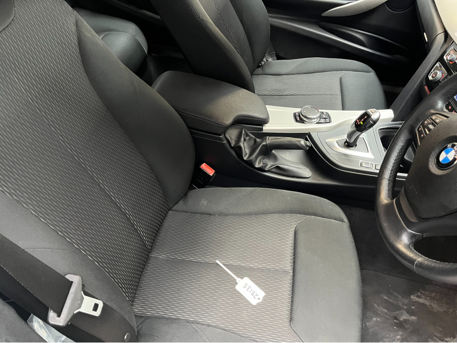 2016 BMW 3 Series - image 10