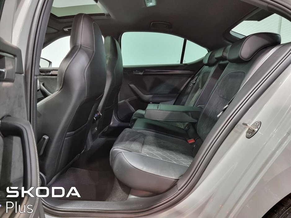 2023 Skoda Superb - image 7