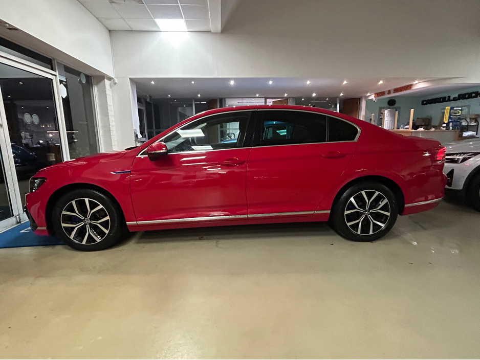 2022 Volkswagen Passat GTE S-A DSG - Super 215 Bhp Hybrid - Low Mileage & Stunning Red + Black Leather - Top Trade-ins & Great Finance Deals - Assured Dealer Warranty - €24,950