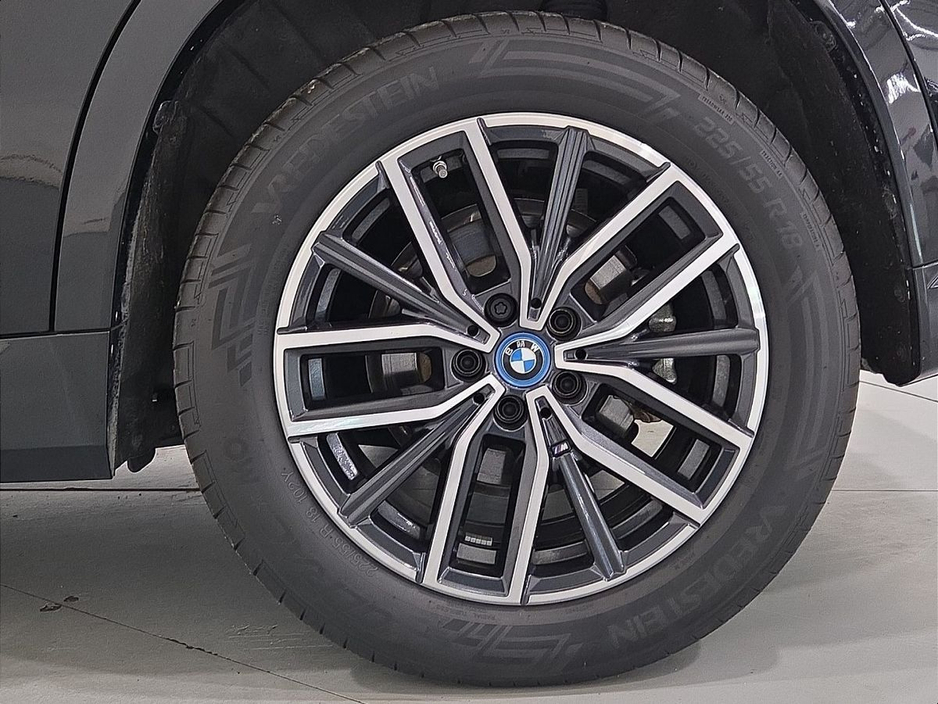 2024 BMW iX1 - image 14