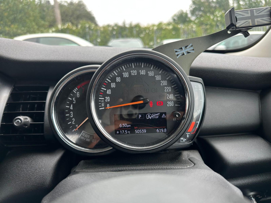 2017 MINI Cooper - image 15