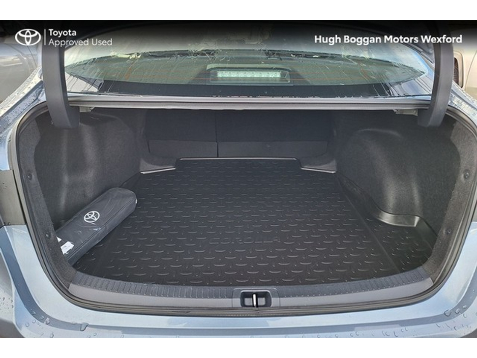 2021 Toyota Corolla HYBRID, REALLY LOW MILEAGE! €22,995