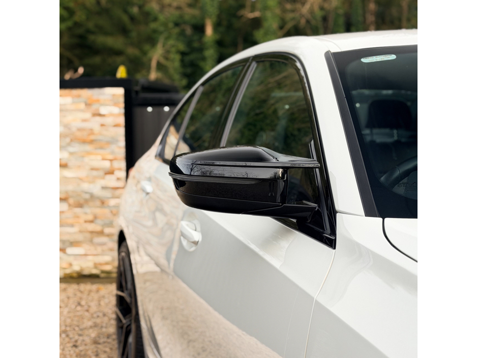 2021 BMW 3 Series - image 5