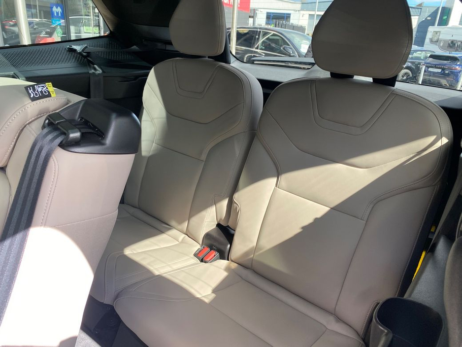 2025 Volvo EX90 - image 17