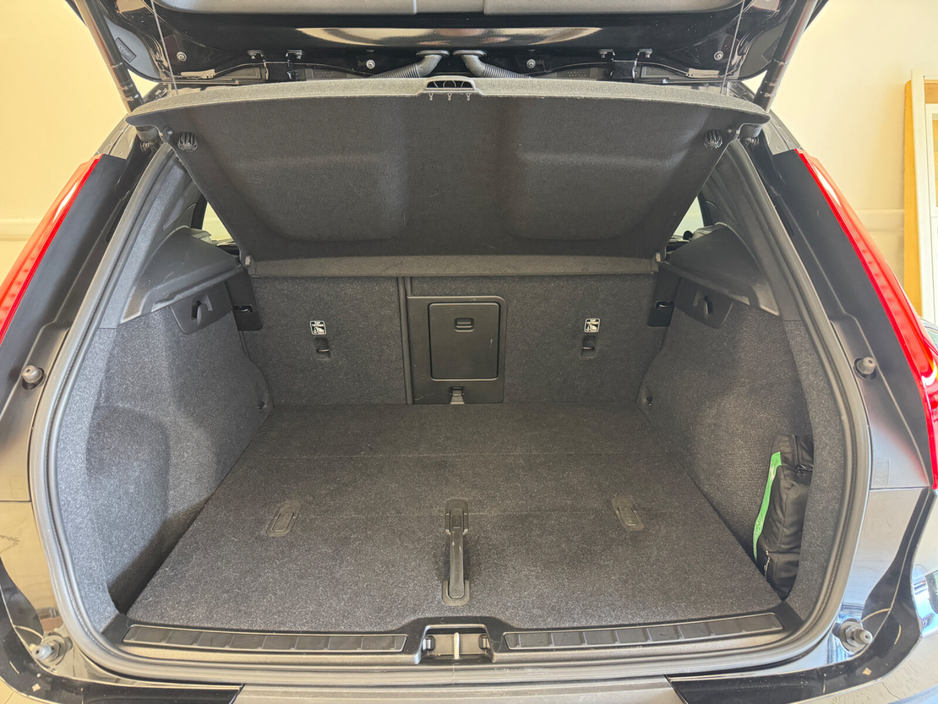2023 Volvo XC40 - image 15
