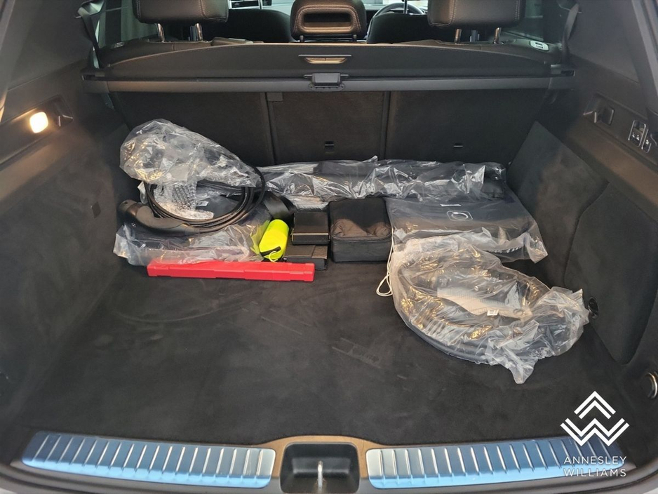 2025 Mercedes-Benz GLE Class - image 32