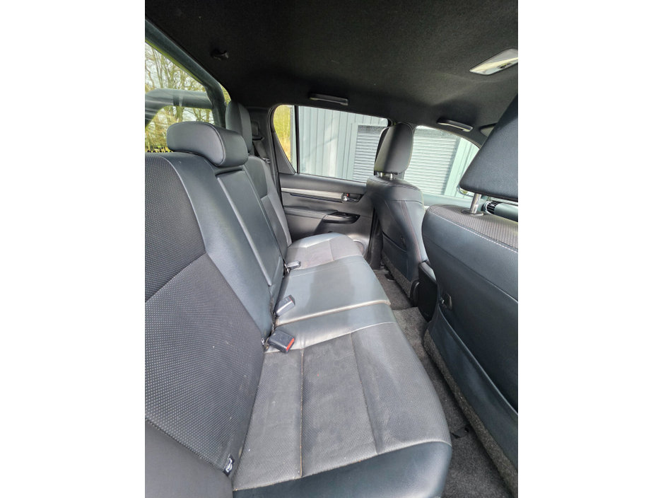 2021 Toyota Hilux - image 10